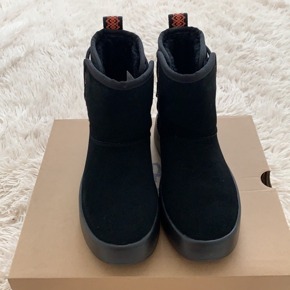 New authentic UGG classic boom boots - Picture 4 of 11
